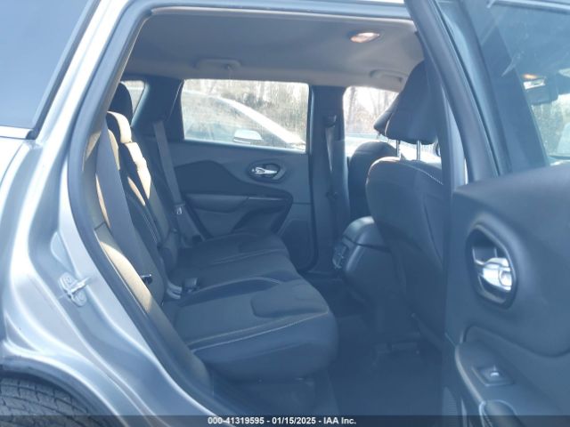 1C4PJLCB9FW683705 Jeep Cherokee Latitude