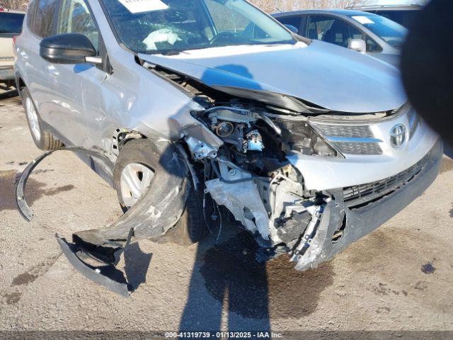 JTMBFREV8FJ050857 Toyota RAV4 LE