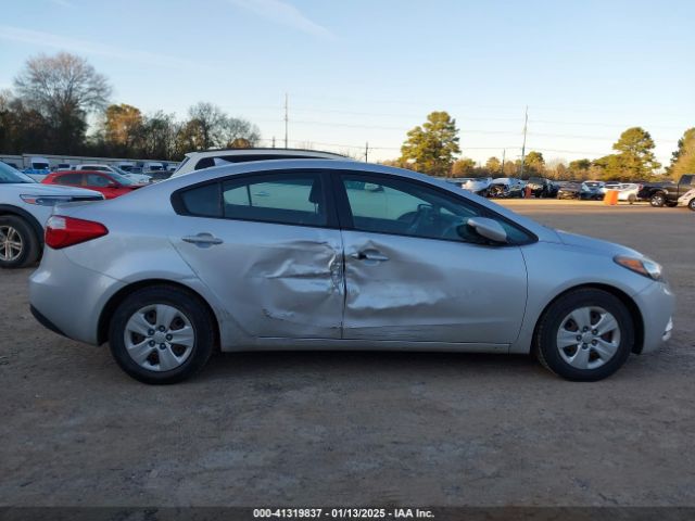 KNAFK4A63G5557879 KIA FORTE LX