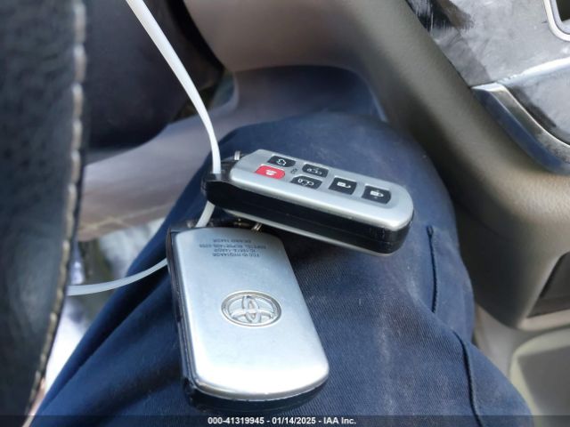 5TDYK3DC2FS582675 Toyota Sienna Xle/limited