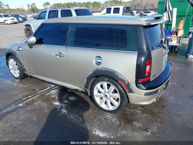 2009 MINI COOPER S CLUBMAN WMWMM335X9TP73937 Photo 2