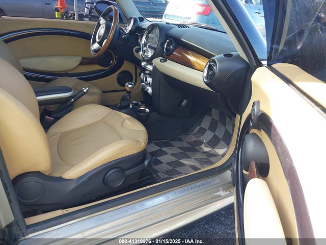 2009 MINI COOPER S CLUBMAN WMWMM335X9TP73937 Photo 4