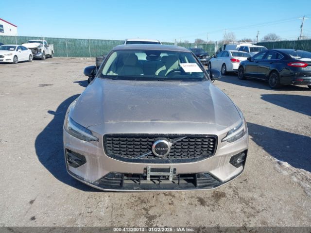 7JRL12FL0RG280628 Volvo S60 B5 Plus Dark Theme