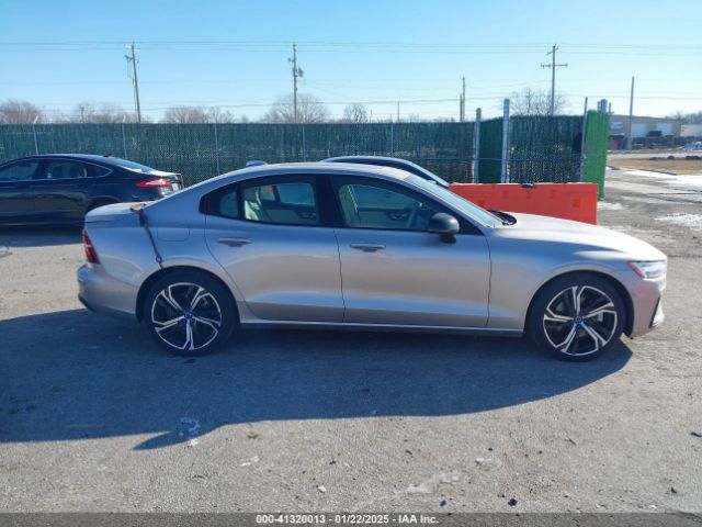 7JRL12FL0RG280628 Volvo S60 B5 Plus Dark Theme