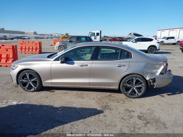 7JRL12FL0RG280628 Volvo S60 B5 Plus Dark Theme