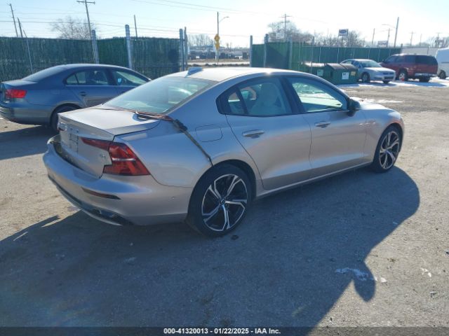 7JRL12FL0RG280628 Volvo S60 B5 Plus Dark Theme