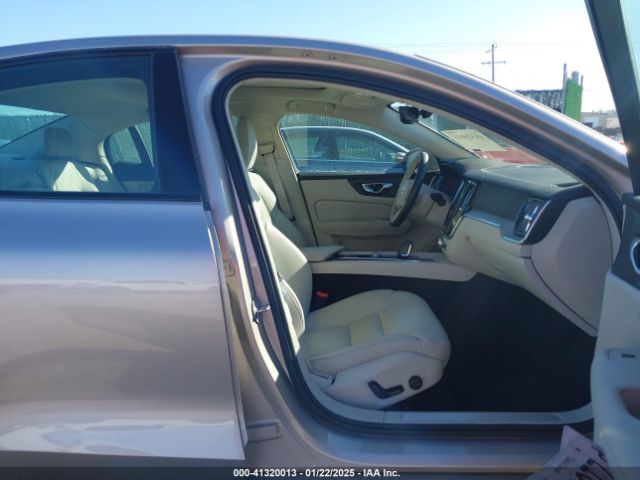 7JRL12FL0RG280628 Volvo S60 B5 Plus Dark Theme
