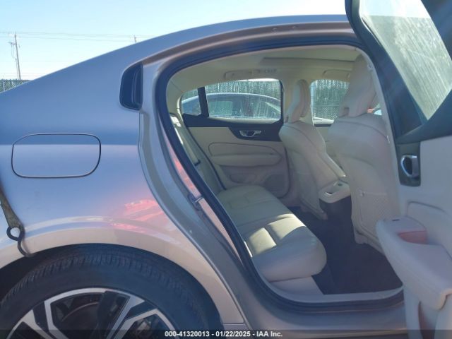 7JRL12FL0RG280628 Volvo S60 B5 Plus Dark Theme