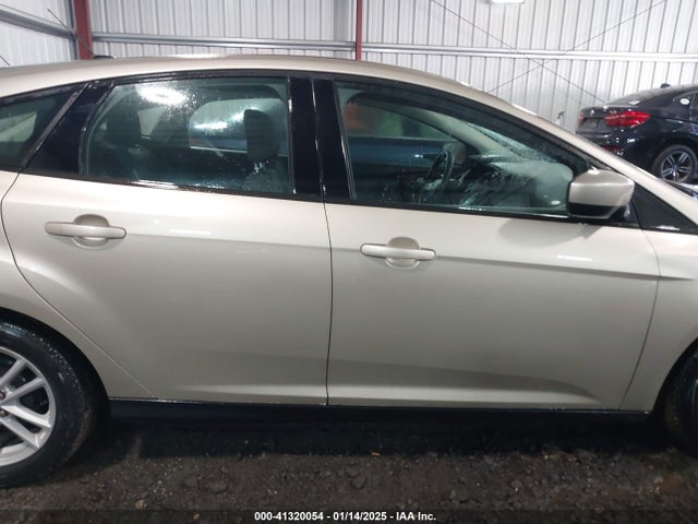 Ford FOCUS SE 2018 1FADP3K23JL231381 Image 14