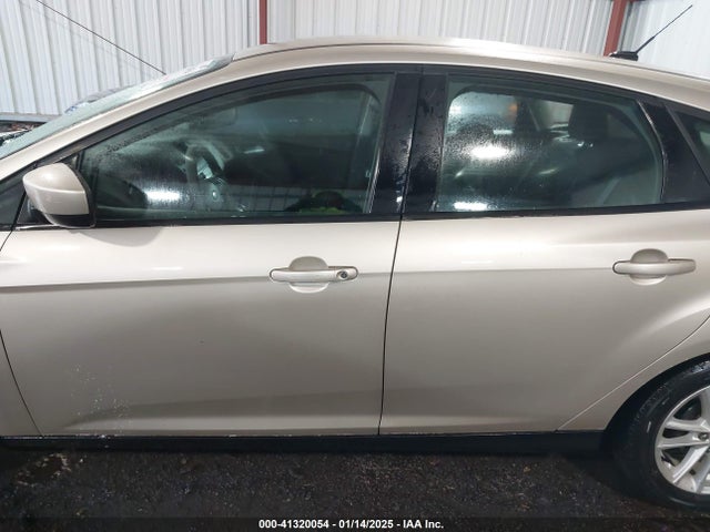 Ford FOCUS SE 2018 1FADP3K23JL231381 Image 15