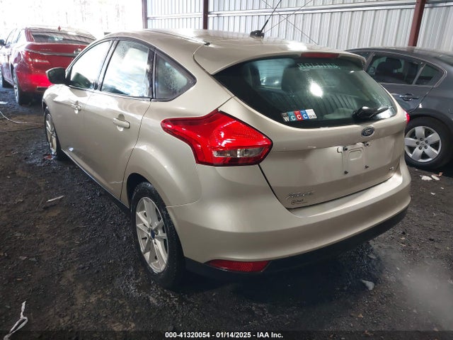 Ford FOCUS SE 2018 1FADP3K23JL231381 Image 3