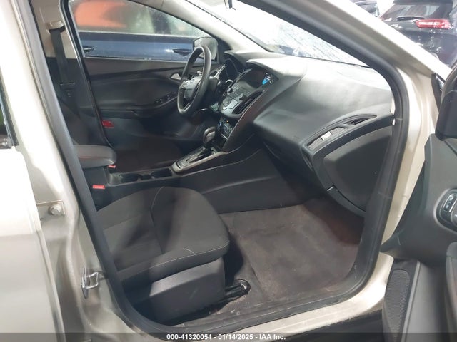 Ford FOCUS SE 2018 1FADP3K23JL231381 Image 5