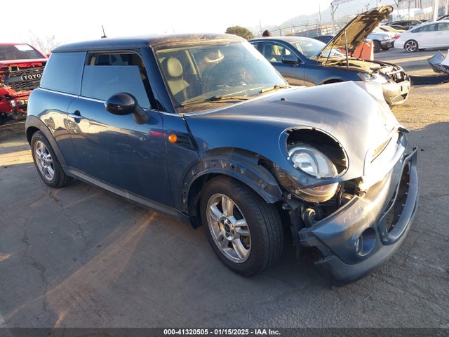 2011 MINI COOPER WMWSU3C5XBT095364 Photo 0