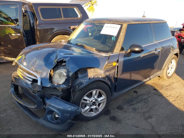 2011 MINI COOPER WMWSU3C5XBT095364 Photo 1