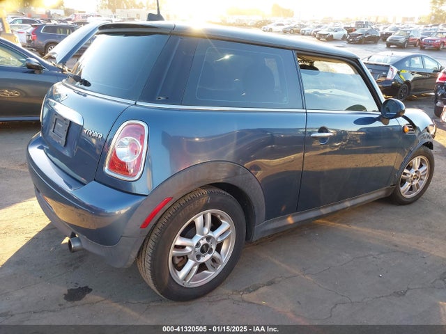 2011 MINI COOPER WMWSU3C5XBT095364 Photo 3