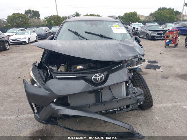 Toyota RAV4 LE 2018 JTMZFREV5JJ207638 Image 11