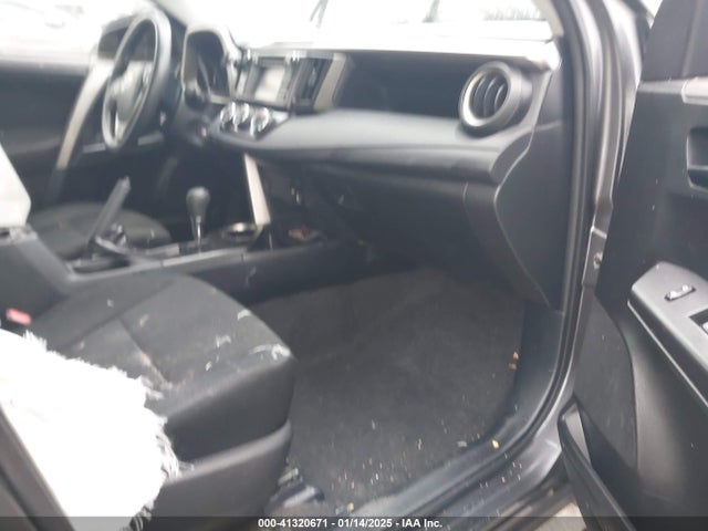 Toyota RAV4 LE 2018 JTMZFREV5JJ207638 Image 5