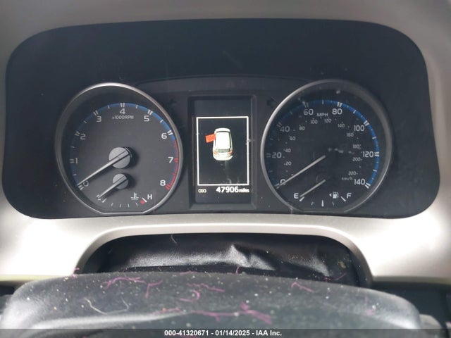 Toyota RAV4 LE 2018 JTMZFREV5JJ207638 Image 7