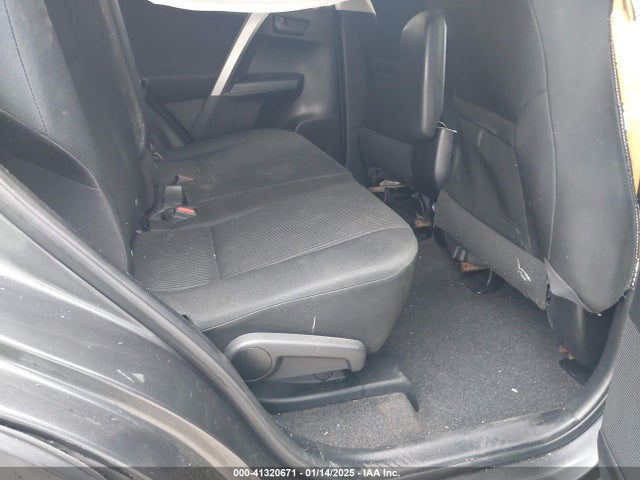 Toyota RAV4 LE 2018 JTMZFREV5JJ207638 Image 8