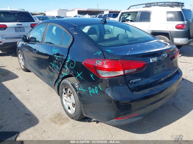 3KPFK4A7XHE121712 KIA Forte