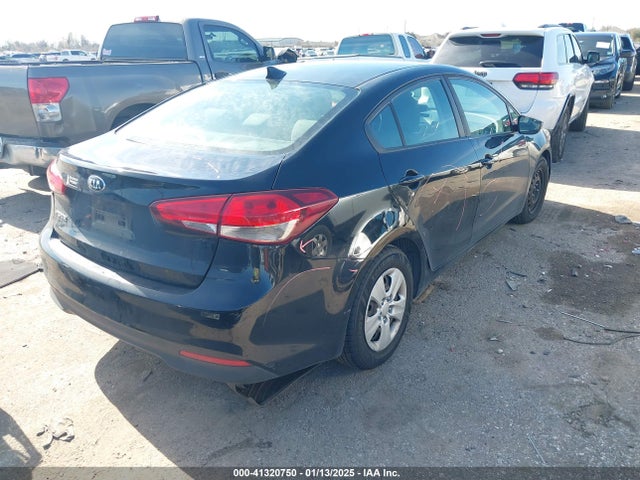 3KPFK4A7XHE121712 KIA Forte