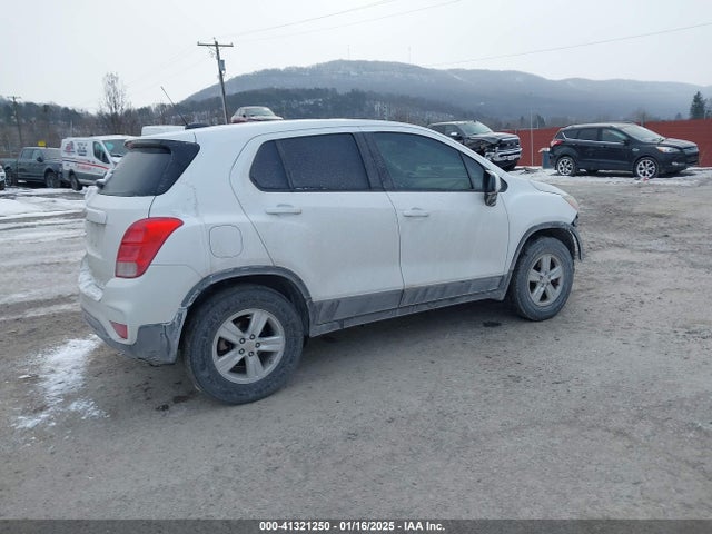 Chevrolet TRAX LS 2018 3GNCJNSB6JL157565 Image 4