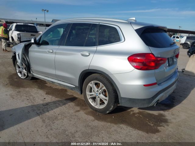 2018 BMW X3 5UXTR9C5XJLD60392 Photo 2
