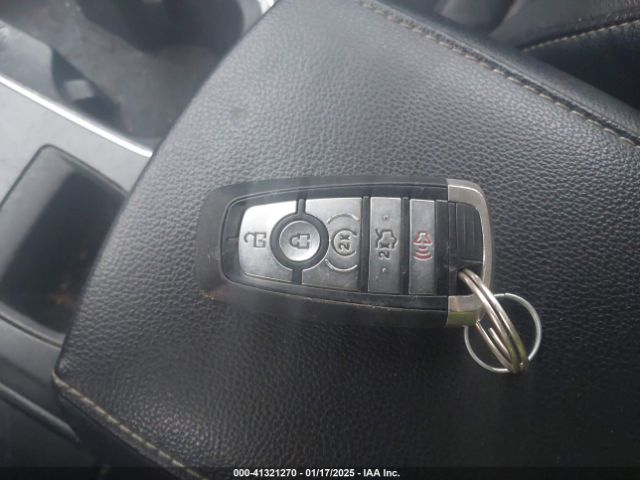 3FA6P0T90HR256379 Ford FUSION SE