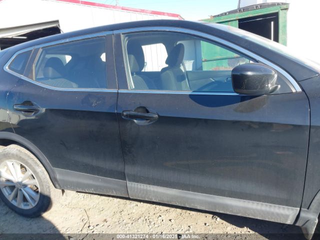 JN1BJ1CP1JW108049 Nissan Rogue Sport S