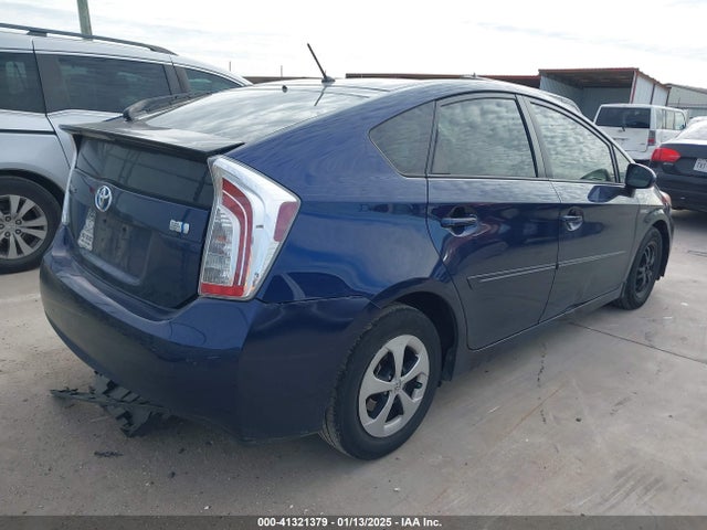 Toyota Prius Two 2014 JTDKN3DU7E1740977 Image 4