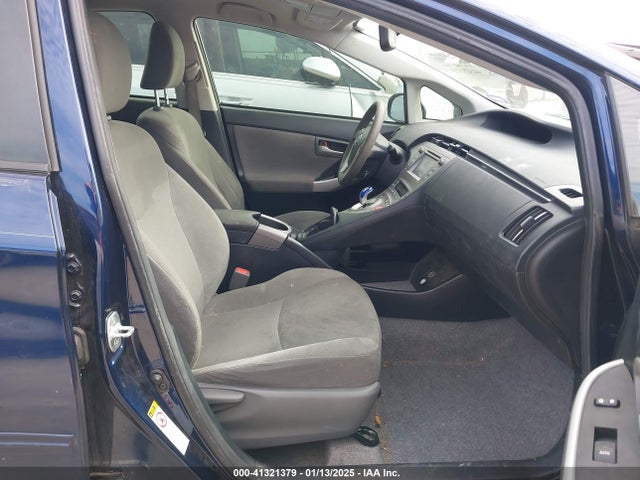 Toyota Prius Two 2014 JTDKN3DU7E1740977 Image 5