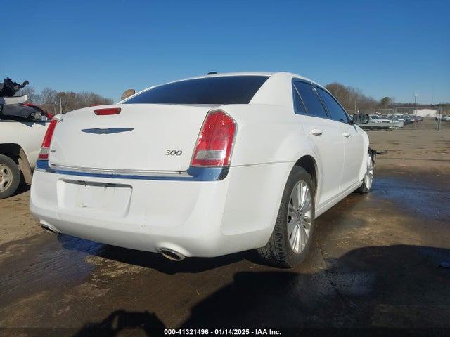 Chrysler 300 2014 2C3CCARG6EH161969 Image 4