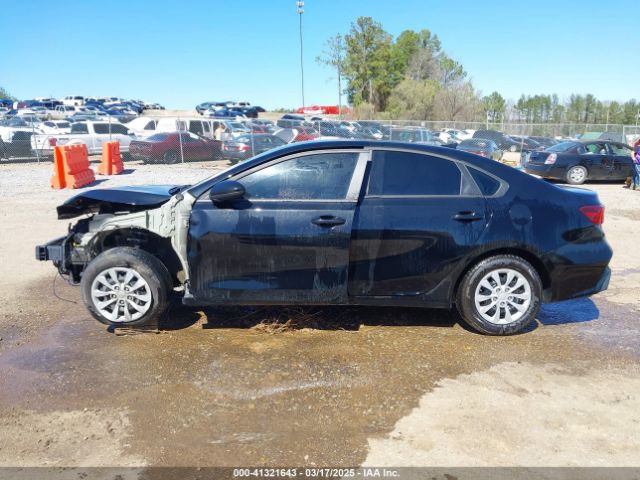 3KPF24AD3PE677431 KIA FORTE LX
