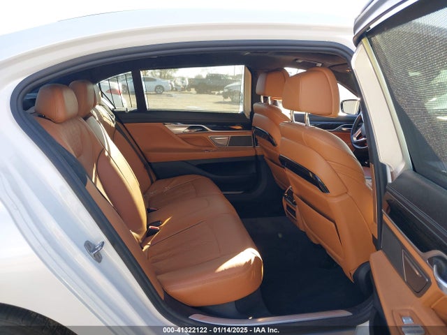 BMW 2018 2018 WBA7F2C57JB238575 Image 8