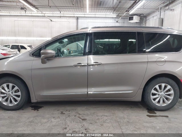 Chrysler Pacifica Touring L 2018 2C4RC1BG1JR132609 Image 14