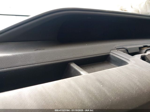 JTDKDTB37F1112044 Toyota Prius C Two