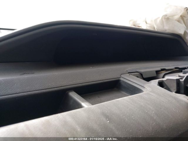 JTDKDTB37F1112044 Toyota Prius C Two