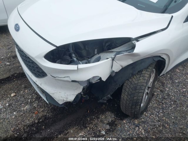 1FMCU9G62NUA60759 Ford ESCAPE SE