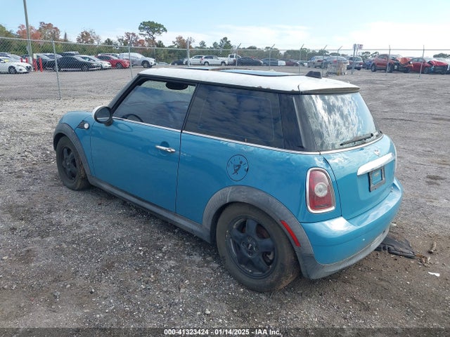 2008 MINI COOPER WMWMF33598TU64629 Photo 2
