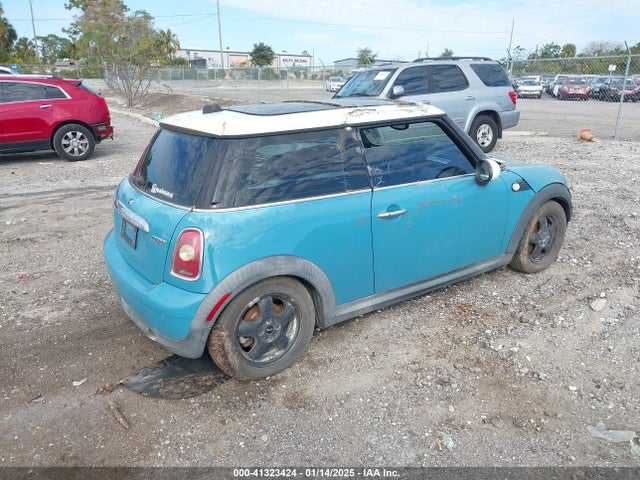 2008 MINI COOPER WMWMF33598TU64629 Photo 3
