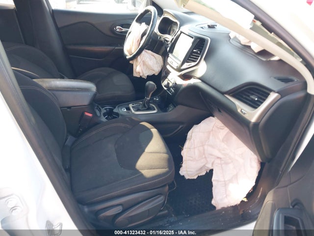 1C4PJMCS7FW792850 Jeep Cherokee Latitude Altitude