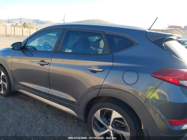 KM8J3CA22HU355572 Hyundai Tucson Sport