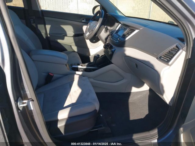 KM8J3CA22HU355572 Hyundai Tucson Sport