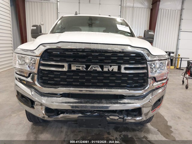 2024 Ram 2500 Big Horn  4x4 6'4 Box მანქანა იყიდება აუქციონზე, vin: 3C6UR5DL9RG340353, აუქციონის ნომერი: 41324061