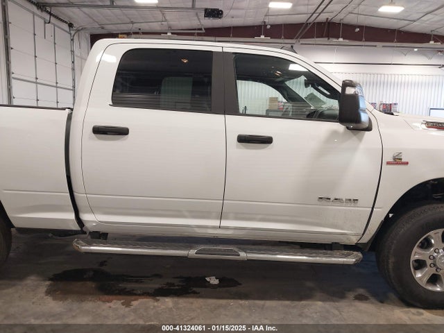 2024 Ram 2500 Big Horn  4x4 6'4 Box მანქანა იყიდება აუქციონზე, vin: 3C6UR5DL9RG340353, აუქციონის ნომერი: 41324061