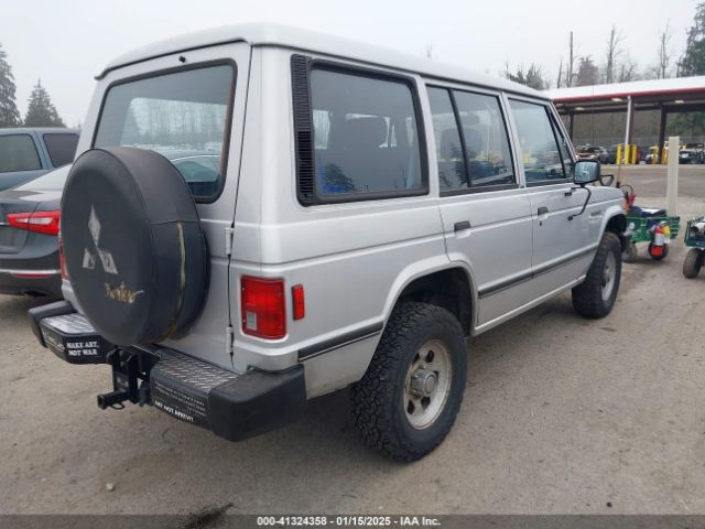1990 MITSUBISHI MONTERO JA4GJ31S6LJ002289 Photo 3