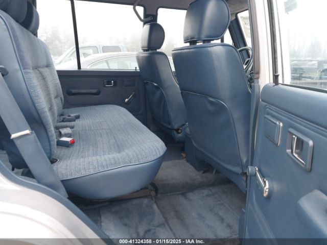 1990 MITSUBISHI MONTERO JA4GJ31S6LJ002289 Photo 7