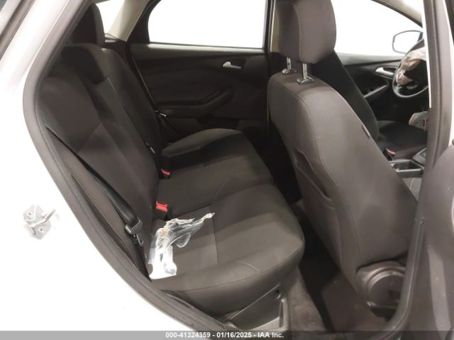 1FADP3K25JL316724 Ford FOCUS SE