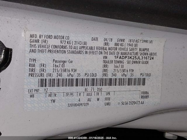 1FADP3K25JL316724 Ford FOCUS SE