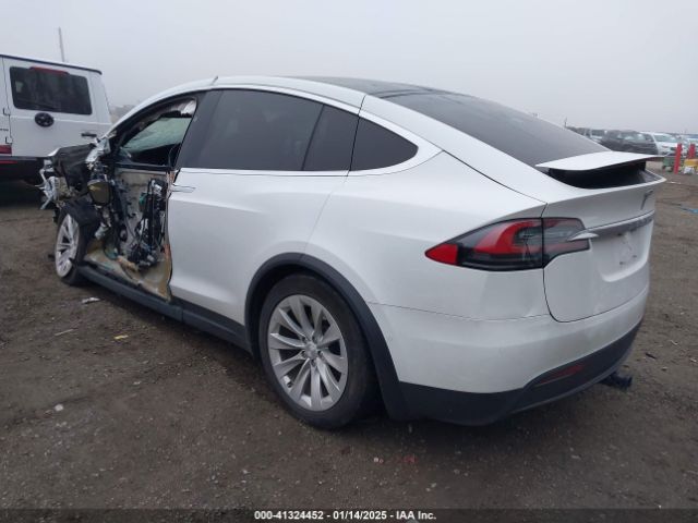 5YJXCDE2XMF319579 Tesla 2021